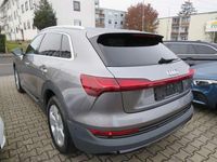 Gebraucht Audi e-tron Basis 300 kW (408 PS) 2021 Taifungrau metallic SUV