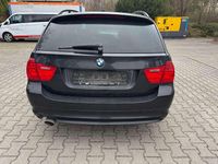 Gebraucht BMW 318 143 PS (105 kW) 2009 Schwarz Kombi