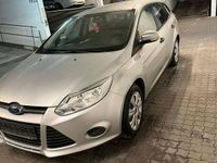 Gebraucht Ford Focus Ambiente 101 PS (74 kW) 2014 Grau Kombi