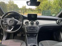 Gebraucht Mercedes CLA180 Shooting Brake 122 PS (89 kW) 2015 Schwarz Kombi