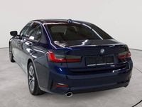 Gebraucht BMW 330 Sport Line 258 PS (189 kW) 2021 Tansanitblau ii metallic Limousine