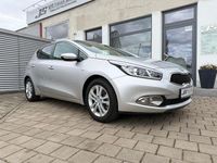 Gebraucht Kia Ceed DREAM-TEAM Edition 99 PS (72 kW) 2015 Silber Kleinwagen