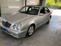 Second-hand Mercedes E200 136 CP (100 kW) 2001 Argintiu Berlinǎ
