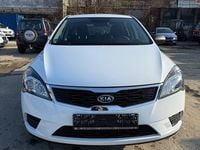 Gebraucht Kia Ceed 90 PS (66 kW) 2010 Weiß Kleinwagen