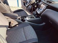 Gebraucht Nissan Qashqai Acenta 131 PS (96 kW) 2016 Rot SUV