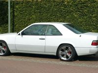 Gebraucht Mercedes 220 150 PS (110 kW) 1992 Weiß Coupé