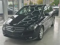 Gebraucht Mercedes B180 122 PS (89 kW) 2012 Schwarz Kleinwagen