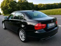 Gebraucht BMW 318 143 PS (105 kW) 2010 Schwarz Limousine