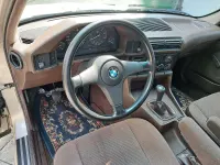 Używany BMW 520 Performance 129 KM (94 kW) 1989 Beżowy Sedan/Limuzyna