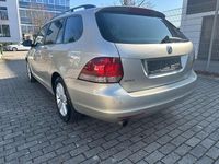 Gebraucht VW Golf VII Match 105 PS (77 kW) 2013 Moon rock silver metallic Kombi