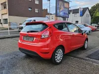 Gebraucht Ford Fiesta Trend 60 PS (44 kW) 2016 Rot Kleinwagen