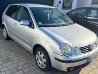 Second-hand VW Polo 75 CP (55 kW) 2005 Argintiu Hatchback