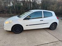 Gebraucht Renault Clio II Expression 68 PS (50 kW) 2010 Weiß Limousine