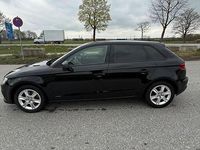 Używany Audi A3 110 KM (80 kW) 2015 Czarny Sedan/Limuzyna