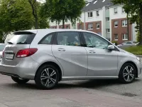 Gebraucht Mercedes B180 Style 122 PS (89 kW) 2017 Silber Van / Kleinbus