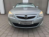 Gebraucht Opel Astra Design Edition 110 PS (80 kW) 2012 Silbersee/perl silber (m2) Limousine