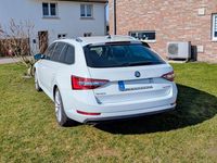 Gebraucht Skoda Superb Style 190 PS (139 kW) 2016 Weiß Kombi