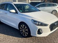 Gebraucht Hyundai i30 140 PS (102 kW) 2017 Polar white Kombi