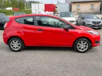 Gebraucht Ford Fiesta Ambiente 60 PS (44 kW) 2015 Rot Kleinwagen