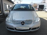 Gebraucht Mercedes A180 116 PS (85 kW) 2011 Silber Limousine