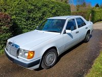 Gebraucht Mercedes E230 136 PS (100 kW) 1990 Weiß Limousine
