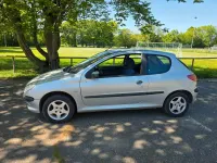 Gebraucht Peugeot 206 75 PS (55 kW) 2002 Grau Limousine