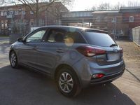 Gebraucht Hyundai i20 100 PS (73 kW) 2020 Grau Kleinwagen