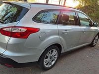 Usado Ford Focus Trend 116 CV (85 kW) 2014 Plateado Berlina