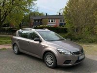 Usado Kia Ceed Spirit 90 CV (66 kW) 2011 Andere farben Utilitario