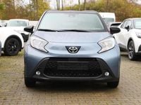 Gebraucht Toyota Aygo X Basis 72 PS (52 kW) 2025 Celestite grey metallic / night sky black SUV