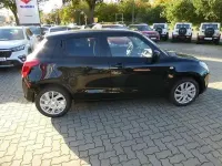 Gebraucht Suzuki Swift Comfort 83 PS (61 kW) 2023 Super black pearl metallic (metallic) Kleinwagen