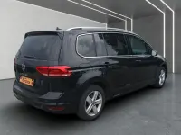 Gebraucht VW Touran Highline 150 PS (110 kW) 2023 Schwarz Van / Kleinbus