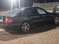 Second-hand Mercedes E240 170 CP (125 kW) 2004 Negru Berlinǎ