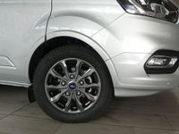 Gebraucht Ford Tourneo 170 PS (125 kW) 2023 Moondustsilber metallic Van / Kleinbus