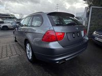 Gebraucht BMW 320 170 PS (125 kW) 2011 Grau Kombi