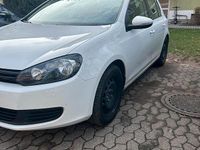 Gebraucht VW Golf VI 105 PS (77 kW) 2013 Weiß Kleinwagen