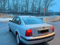 Gebraucht VW Passat 105 PS (77 kW) 1998 Grau Limousine
