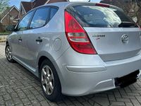 Gebraucht Hyundai i30 105 PS (77 kW) 2011 Silber Kleinwagen