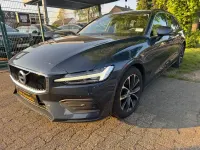 Gebraucht Volvo V60 Momentum 163 PS (119 kW) 2022 Blau Kombi
