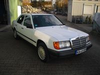 Second-hand Mercedes E200 118 CP (86 kW) 1989 Alb Berlinǎ