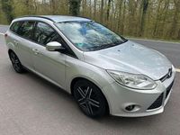 Gebraucht Ford Focus Trend 95 PS (69 kW) 2011 Polarsilber metallic Kombi