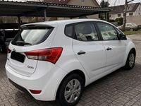 Gebraucht Hyundai ix20 Classic 90 PS (66 kW) 2011 Weiß Kleinwagen