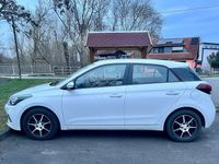 Gebraucht Hyundai i20 84 PS (61 kW) 2019 Weiß Kleinwagen