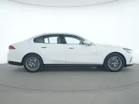 Gebraucht BMW 520 Sport Line 190 PS (139 kW) 2025 Alpinweiss Limousine