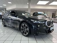 Gebraucht BMW 520 M Sport 197 PS (144 kW) 2024 Black sapphire metallic Kombi