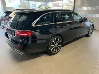 Gebraucht Mercedes E300 194 PS (142 kW) 2022 Schwarz Limousine