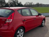 Gebraucht Hyundai i30 109 PS (80 kW) 2010 Rot Kleinwagen