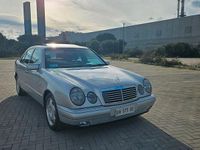 Gebraucht Mercedes 250 113 PS (83 kW) 1996 Silber Limousine