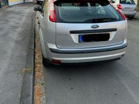 Gebraucht Ford Focus Ambiente 80 PS (58 kW) 2005 Grau Limousine