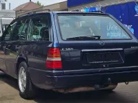 Gebraucht Mercedes E300 136 PS (100 kW) 1996 Blau Kombi